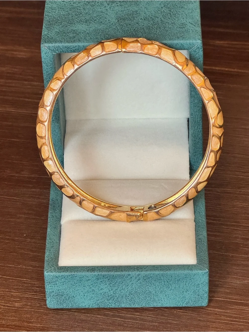 Vtg Joan Rivers Peach Enamel Bangle Gold Tone Cobblestone Animal Print Bracelet